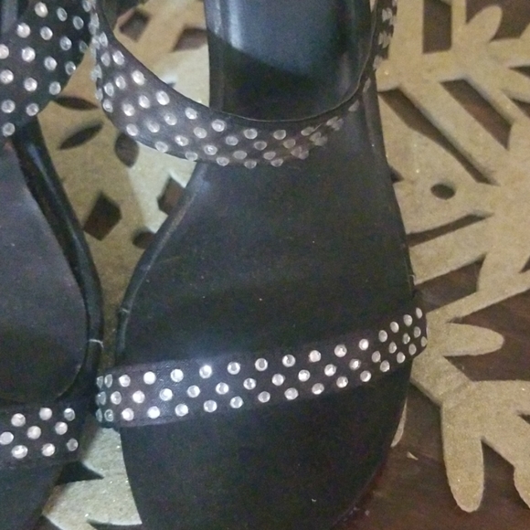 Heels - Picture 2 of 4